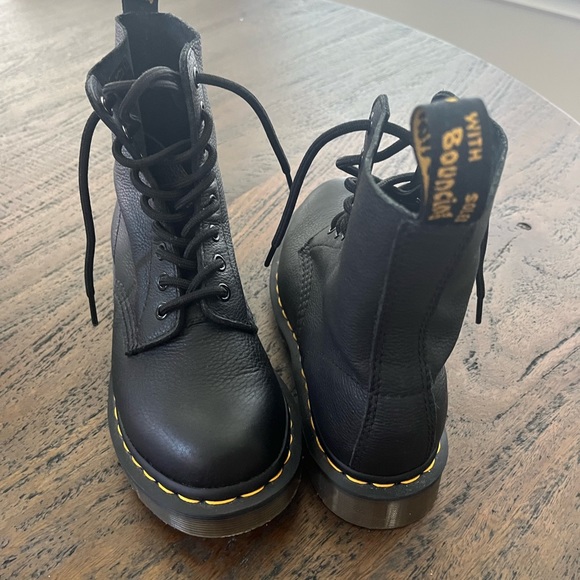 Dr Martens/ black/ women’s size 5 - Picture 2 of 5